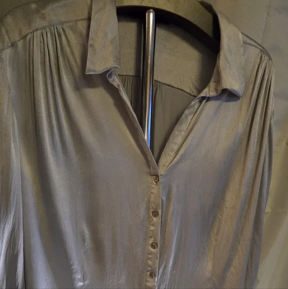 Dialouge Silk Blouse 2X ✨ Silver Gray Satin Button Front Flowy Minimalist Top - Picture 1 of 16